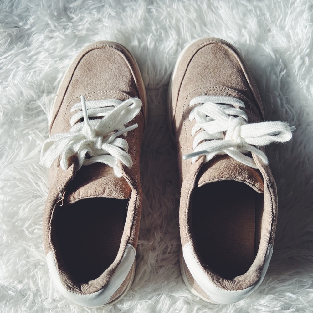 ❌ S O L D ❌
Old Navy Casual Sneaker